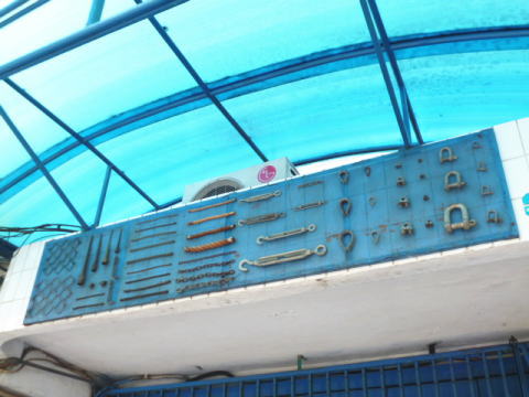 ジャカルタの工具店