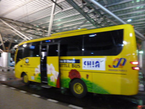 スカルノハッタ国際空港のシャトルバス
