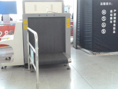 成都東駅 手荷物の安全検査