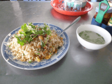 ベトナムの焼き飯コム・チェン（Com Chien）