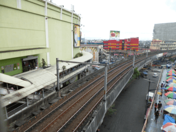 EDSA駅の跨線橋